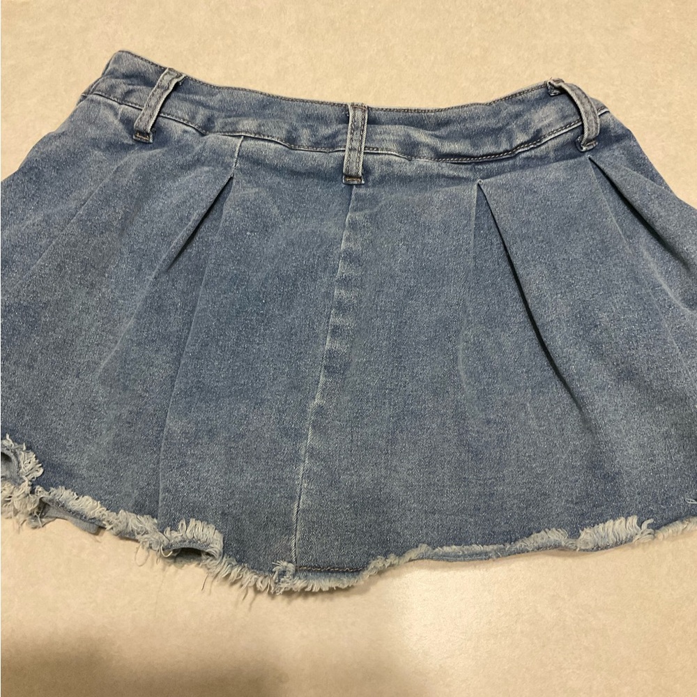 Pleated Denim Micro Skort w/ Raw Frayed Hem & side zipper, size Medium, EUC